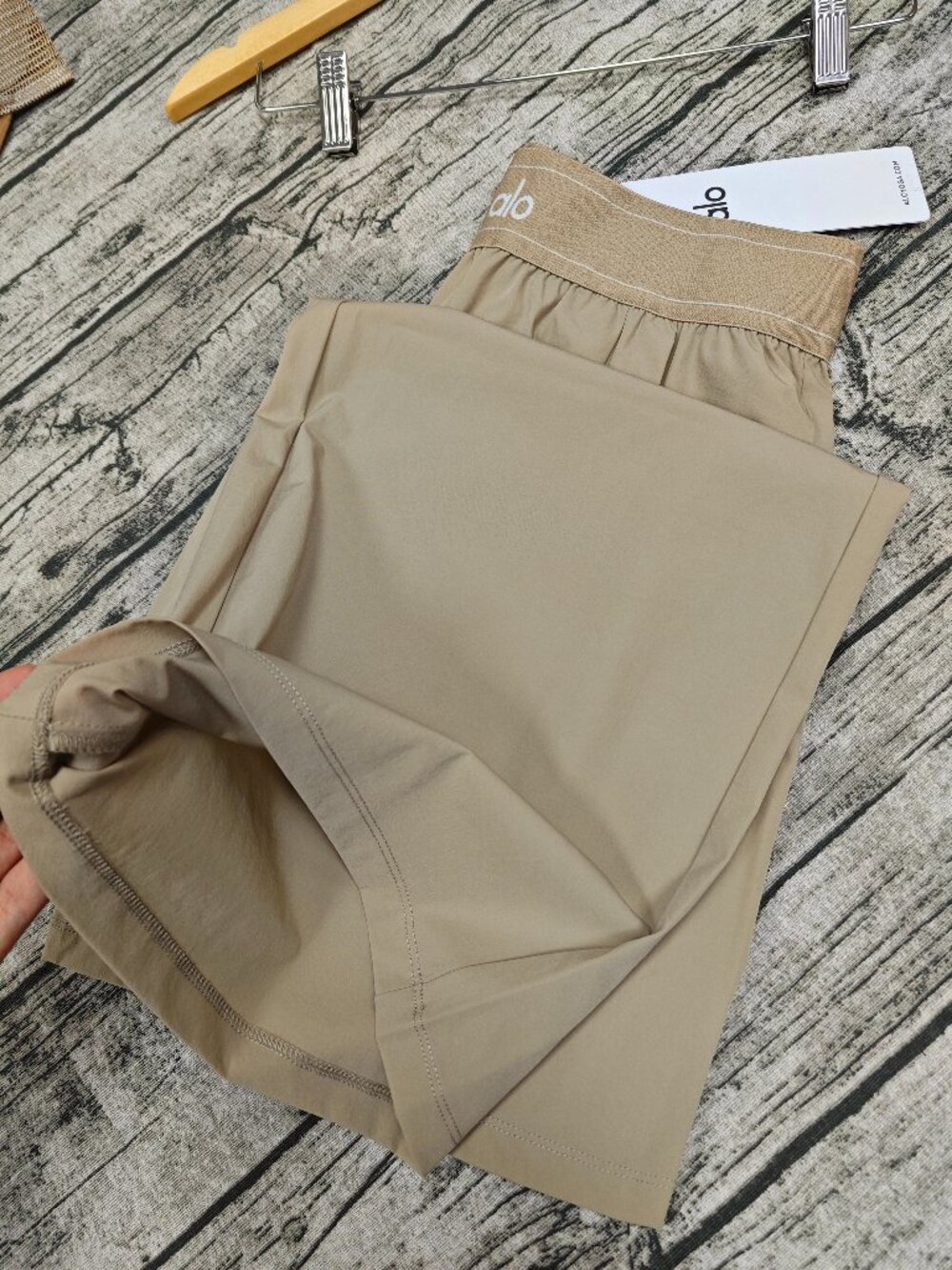 Regular ALO Yoga Suit Up Trouser Gravel Color 🤍 NWT, Relaxed Straight Leg - Picture 7 of 8